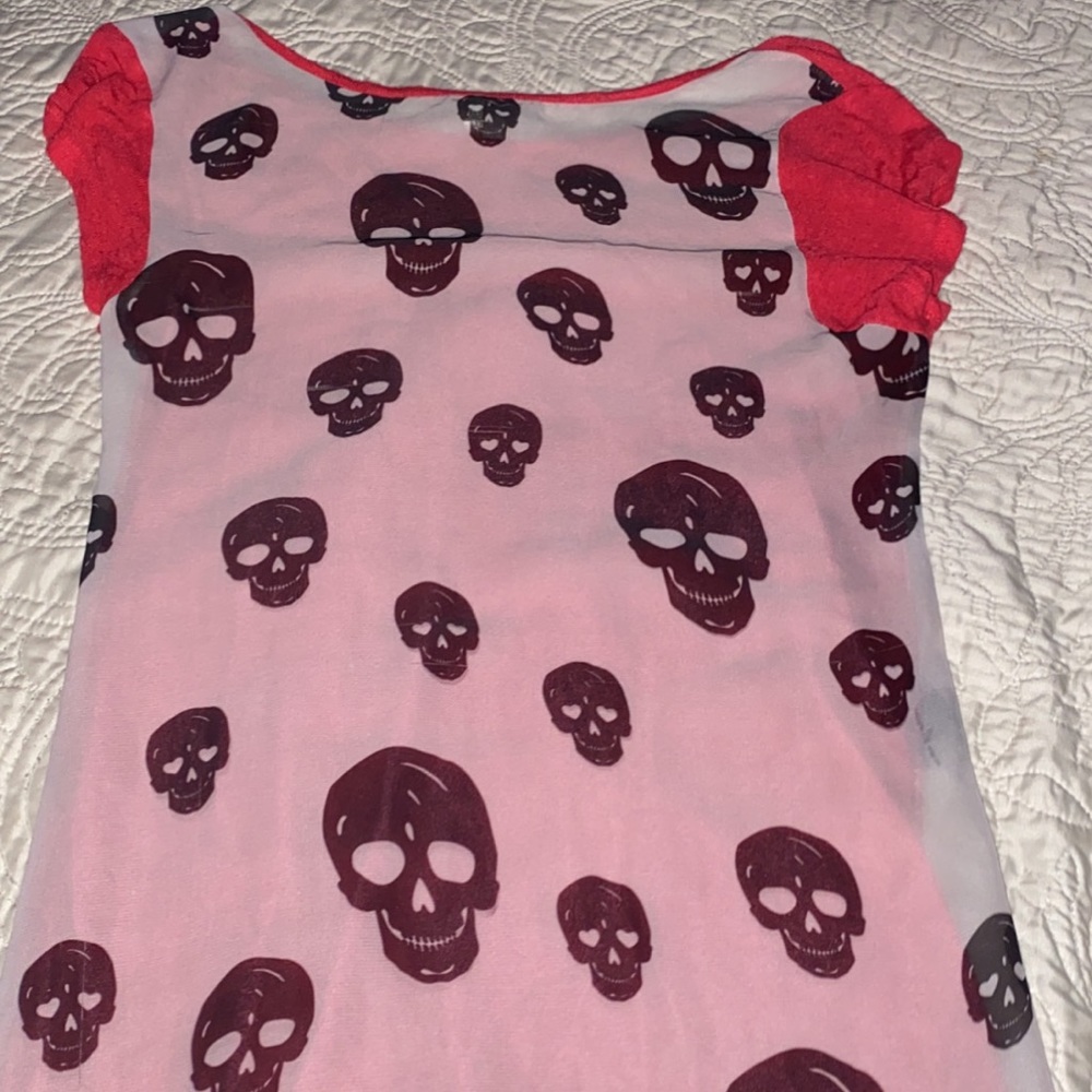 Used skull shirt see description